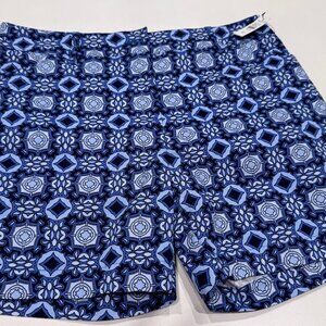 Talbots Weekend Twill Shorts in a Purple/Peri Medallion Print, Sz 6P